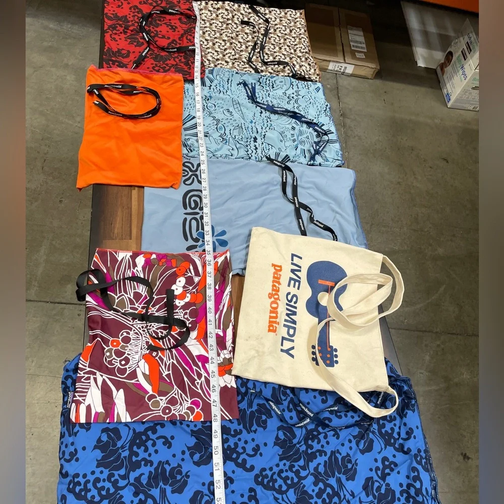 8 various sized Patagonia reusable bags